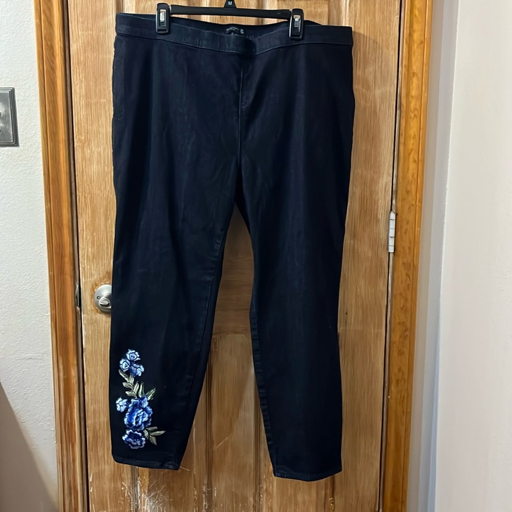 Susan Graver Dark Wash Jeans w Floral Embroidery